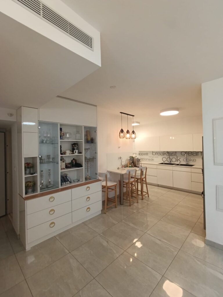 Beautiful upgraded garden duplex in Mishkafayim
