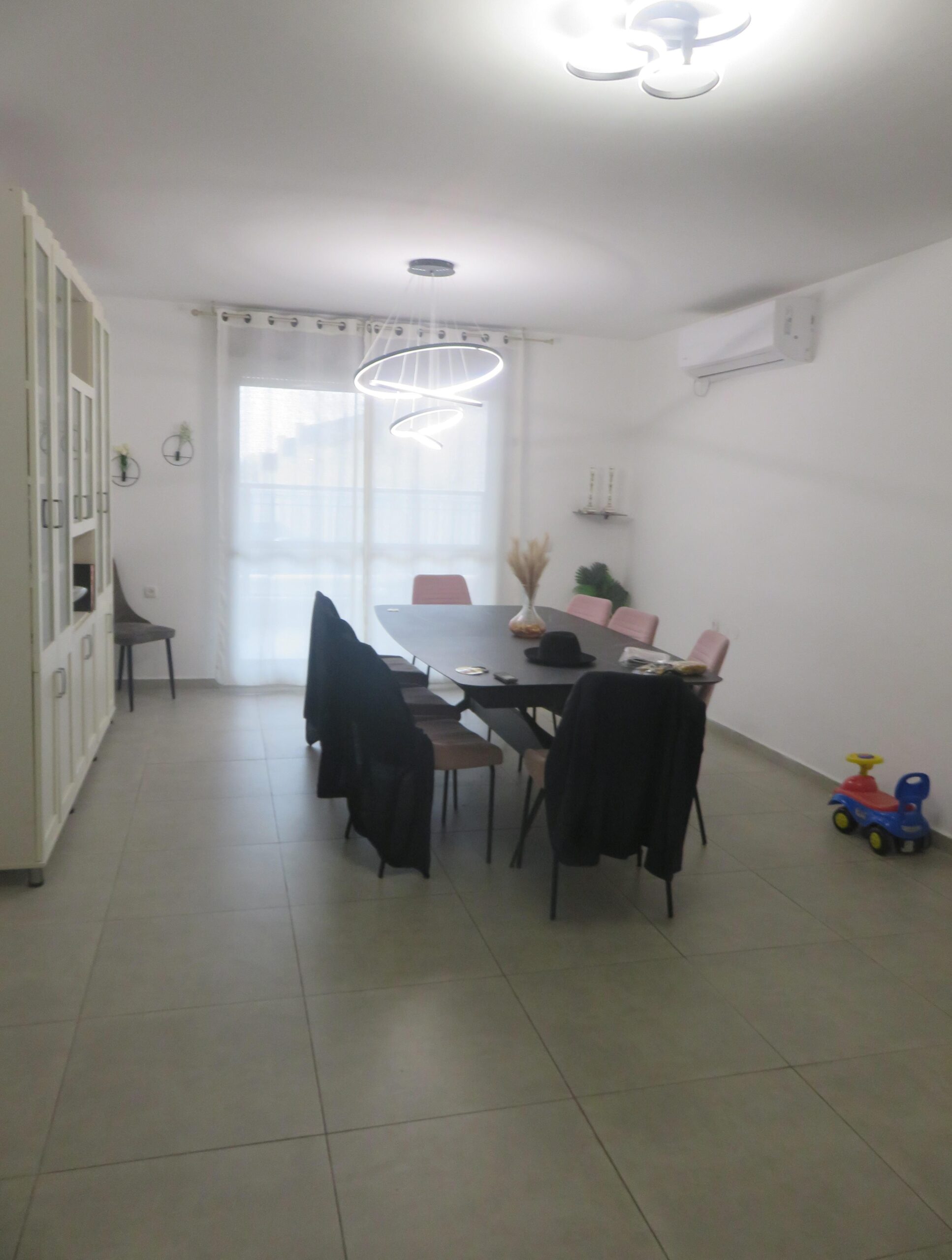 4 Room Apartment in Convenient Location For Sale