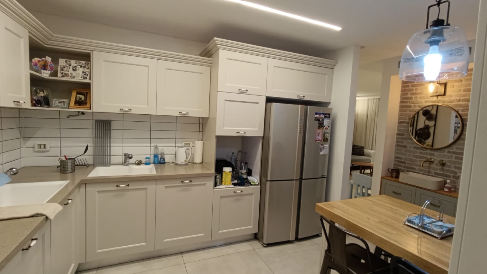 Beautiful Upgraded 3 Room Apartment in RBS A!