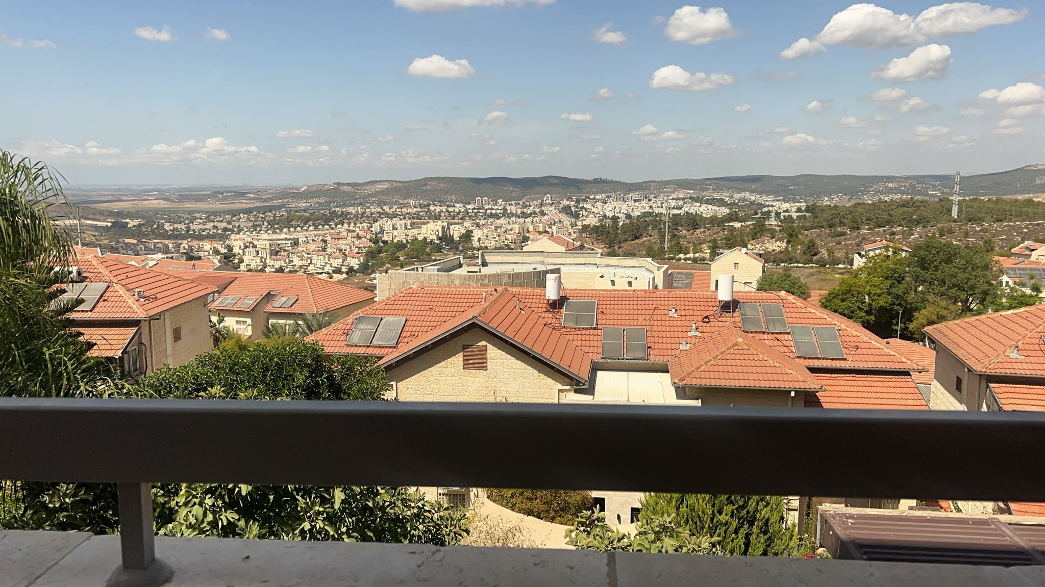 Upgraded 5 Room Apartment By Dolev