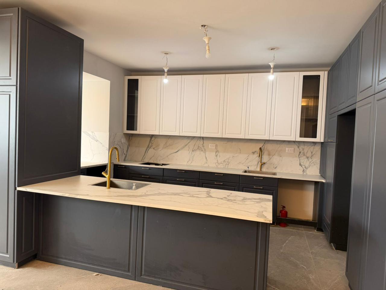 Beautiful Rental in D- The Wolfson Project- with A Built in Pool!!