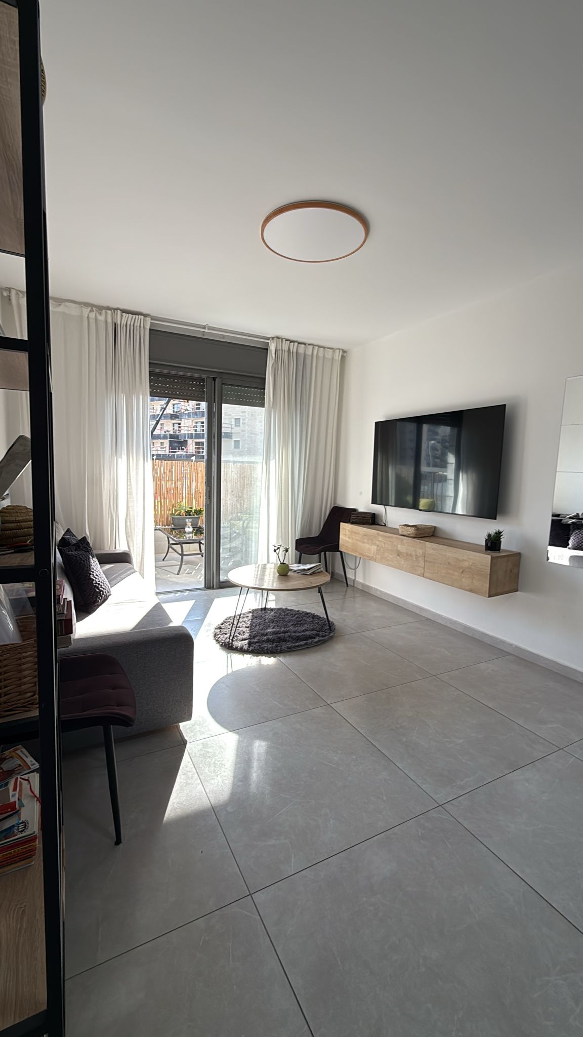 Bright & Airy 3-Room Apartment with Two Balconies